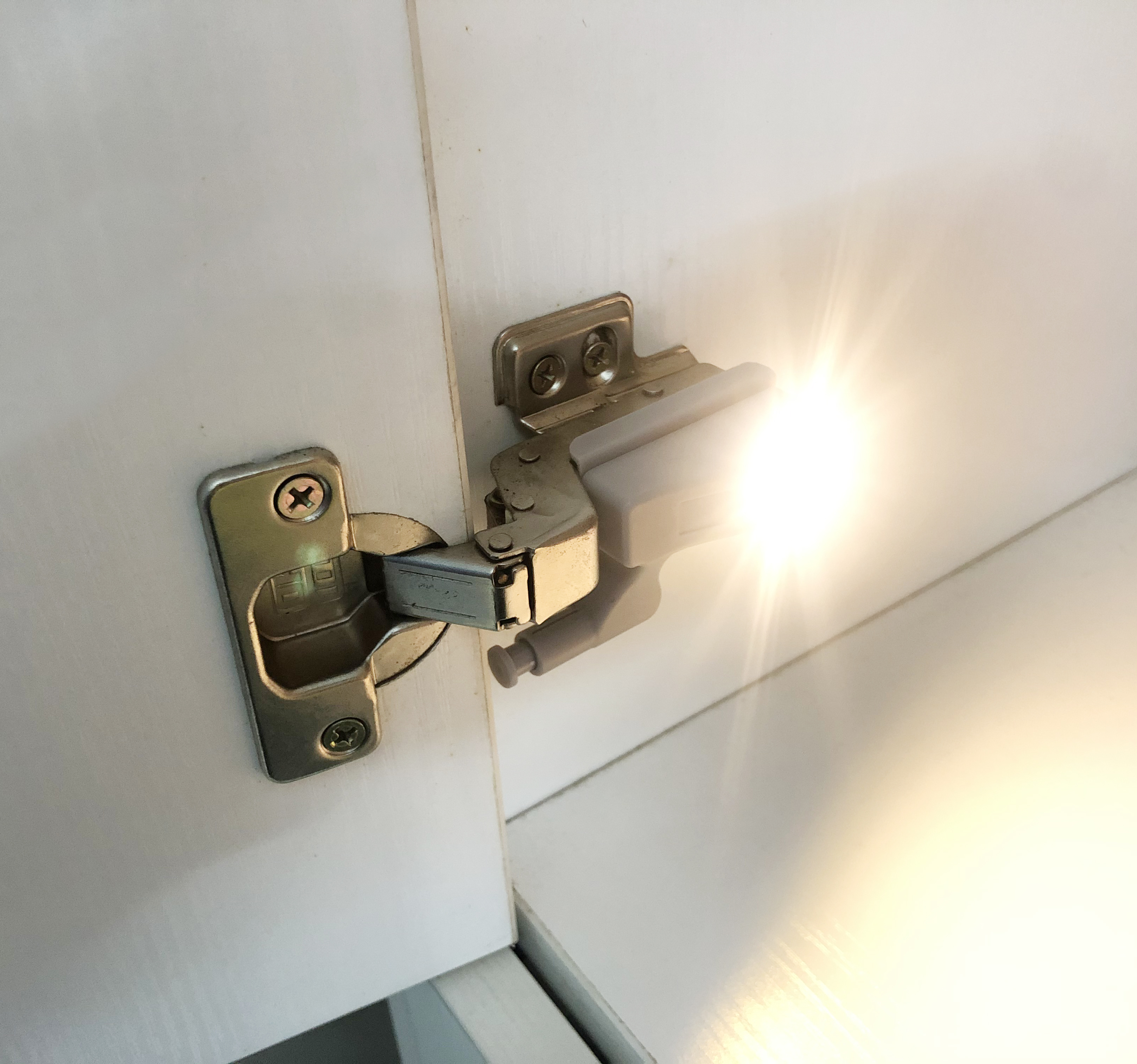 Hinge LED light - push type